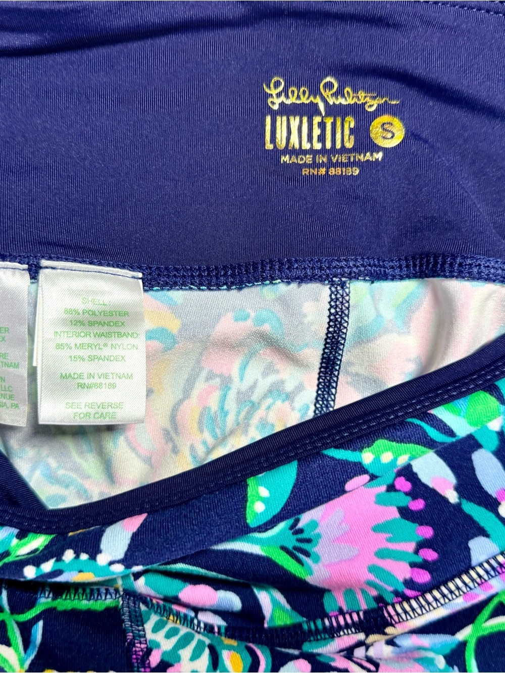 Lilly Pulitzer Luxletic Navy Floral High-Rise athletic pant. NWOT - Picture 5 of 5
